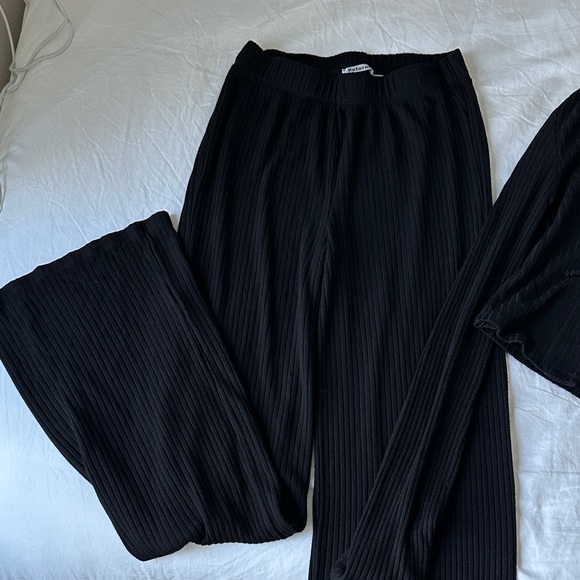 Reformation | Stretchy Black Ribbed Set - Picture 2 of 4